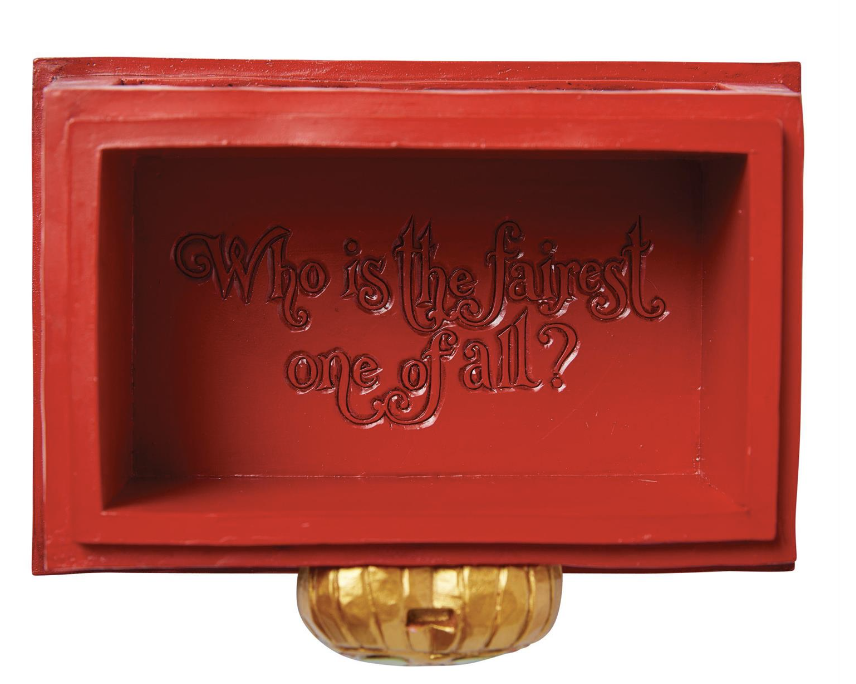 The Queen's Trinket Box